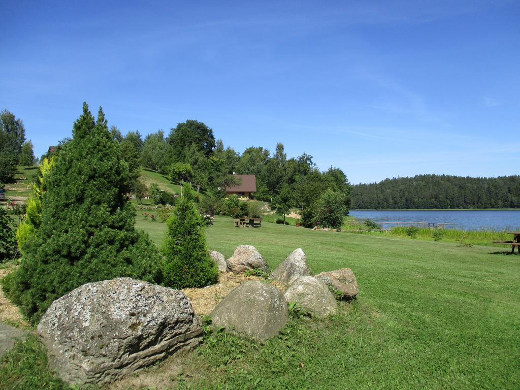 Ezerkalni Villa Raiskums Exterior foto